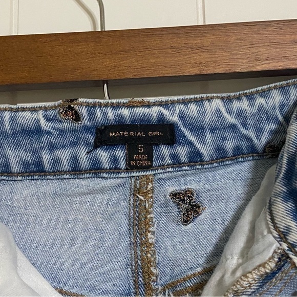 MATERIAL Girl Butterfly Embroidered Distressed Jeans size 5 - Picture 6 of 11